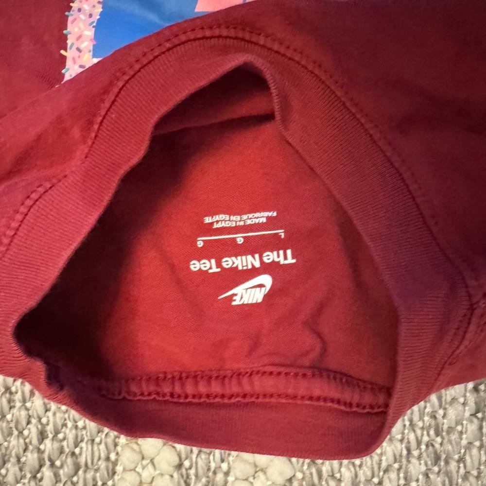 Nike - the Nike tee - boys medium
Pink ice cream cone - Picture 3 of 3